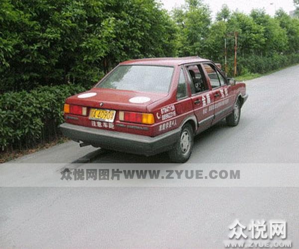 金盾駕校學(xué)員練車(chē)