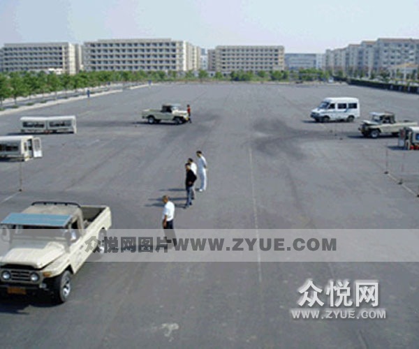 大學(xué)城駕校風采2