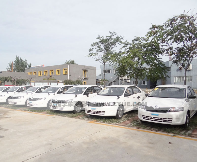 程順駕校全新的教練車隊(duì)