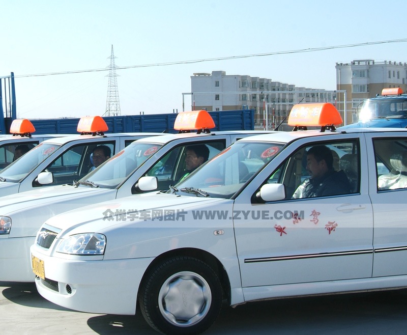 卓爾駕校教練車隊(duì)