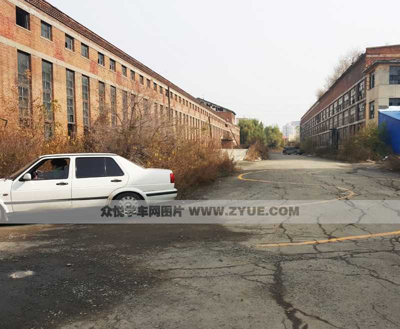 吉林市古城駕校曲線行駛練習(xí)2