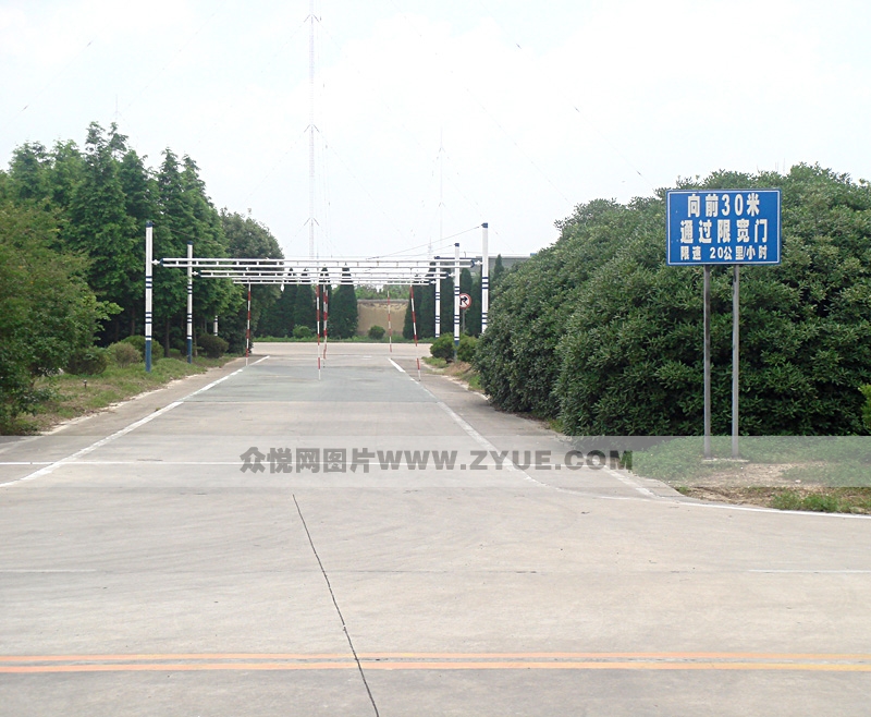 滬南駕校限寬門(mén)場(chǎng)地