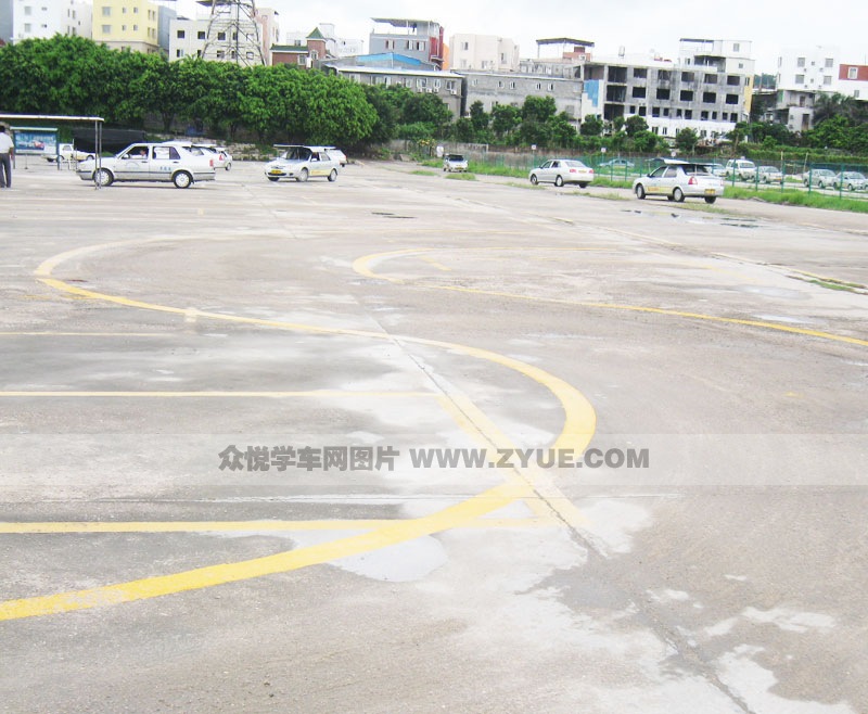 紅之星駕校S路練車場(chǎng)地