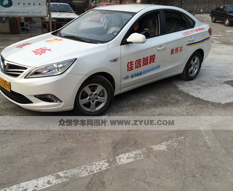 佳信駕校倒車(chē)入庫(kù)