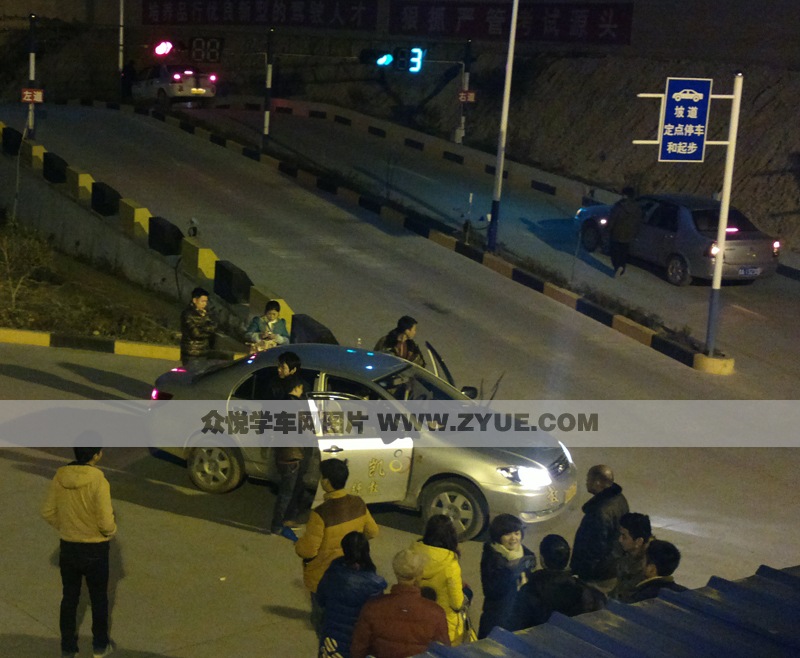 凱信駕校夜間學(xué)車場(chǎng)地