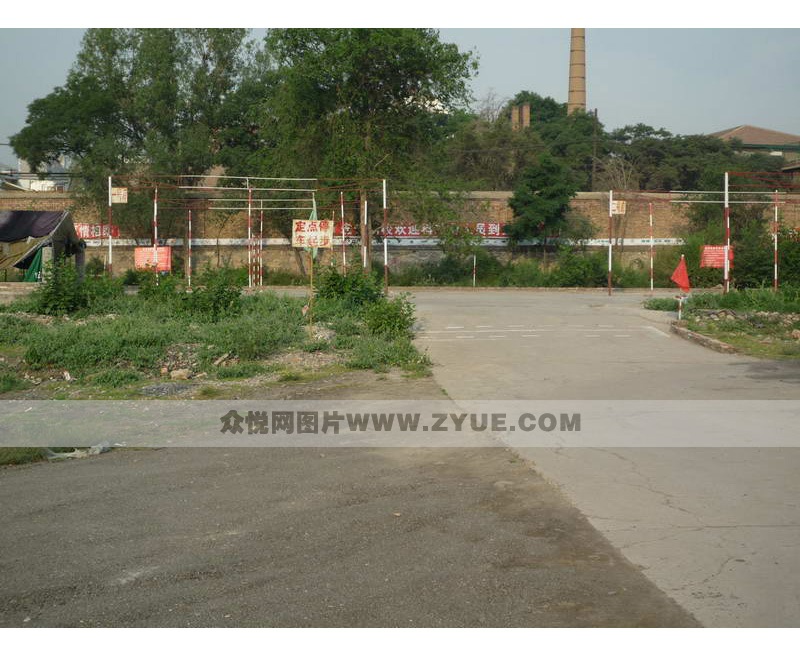 宏光駕校定點(diǎn)停車與起步場(chǎng)地