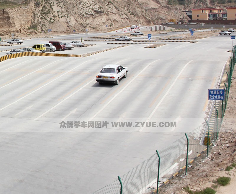路正駕校訓(xùn)練場坡道起步及定點停車場地
