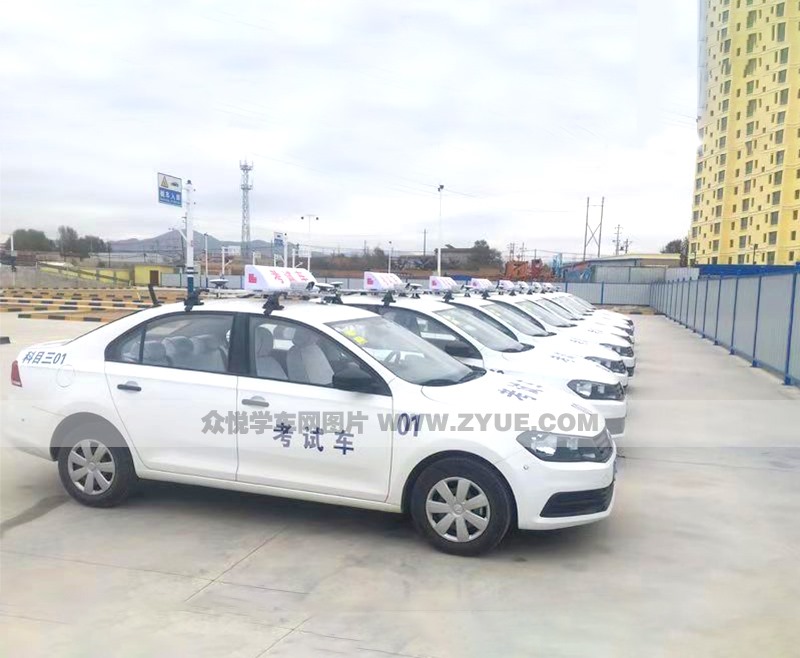 裕華金蘋(píng)果駕校奇瑞QQ教練車(chē)