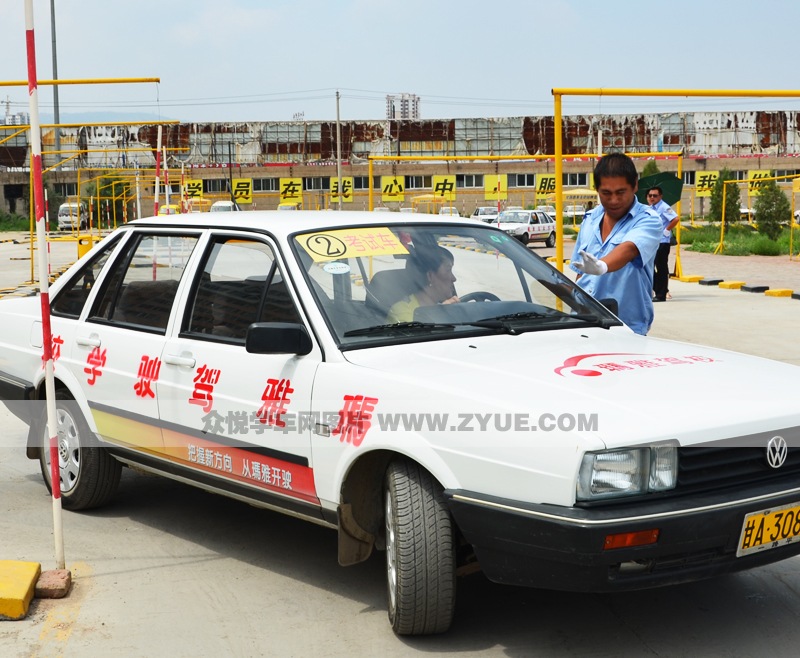 瑪雅駕校普桑教練車