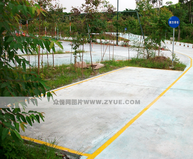 南天駕校側(cè)方停車場地