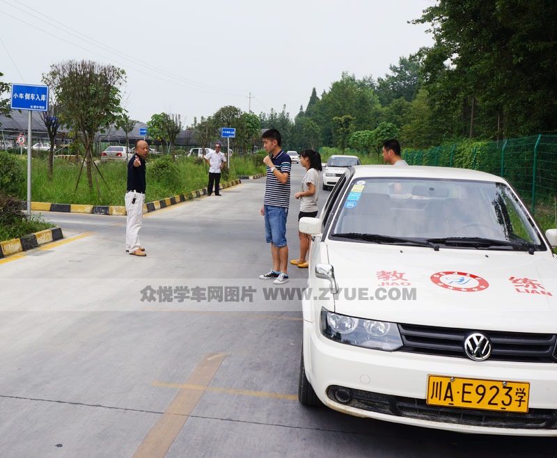 市振中駕校倒車入庫教學(xué)(二)