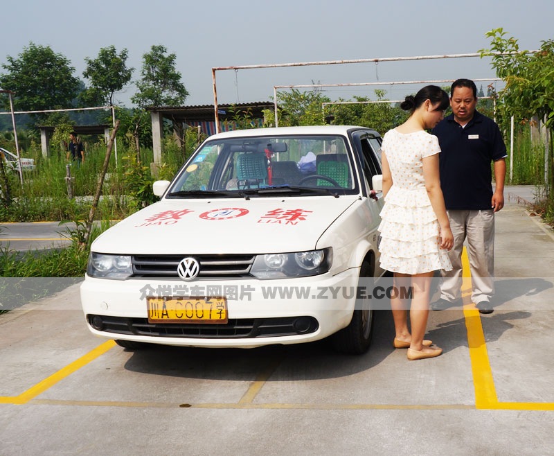 市振中駕校倒車入庫教學(xué)(八)