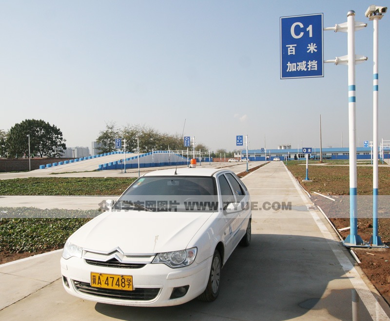益通駕校百米加減擋場(chǎng)地