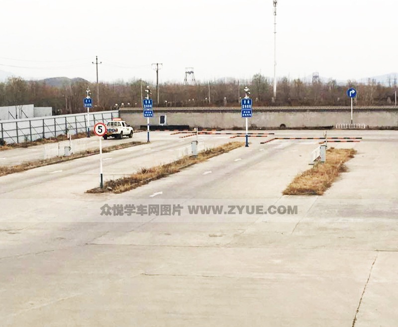 唐山棟翼駕校訓(xùn)練場地風采