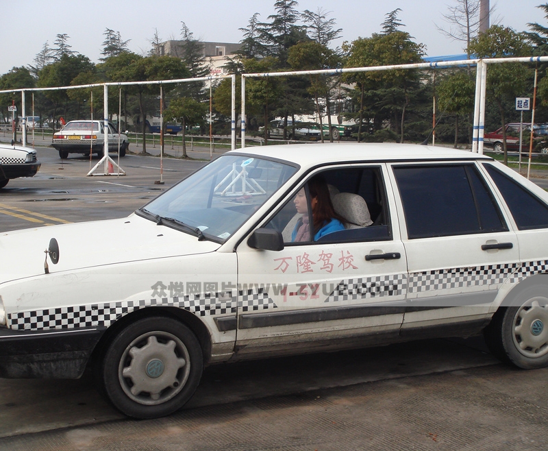 萬隆駕校學(xué)員訓(xùn)練車