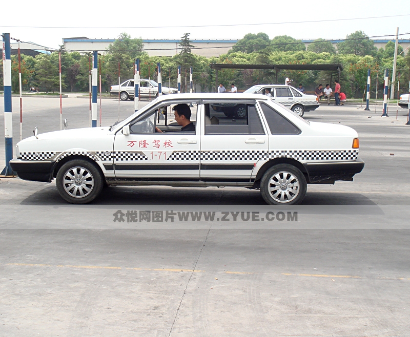 萬隆駕校教練車
