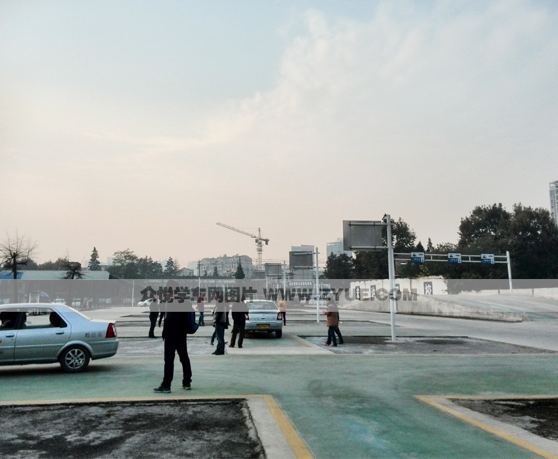 宏達(dá)駕校倒樁和上坡路學(xué)車場(chǎng)地
