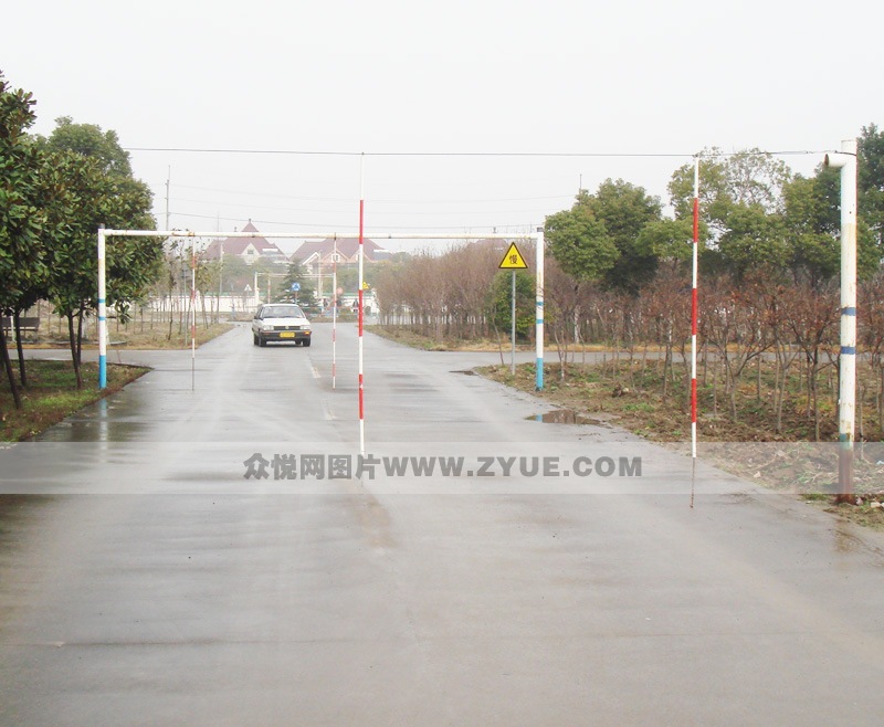 五汽駕校限速限寬門場(chǎng)地