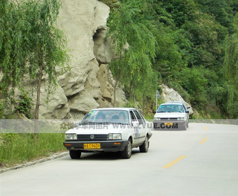 秦安駕校學(xué)員練車中