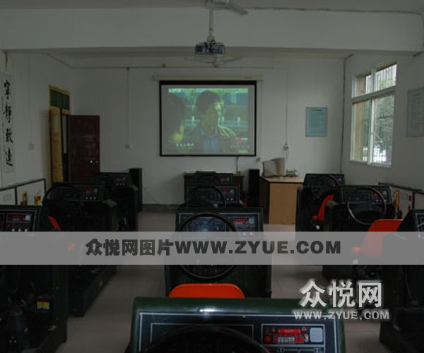 通達(dá)駕校模擬教室2