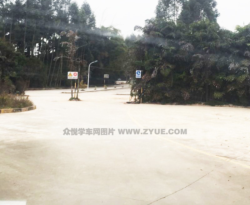 廈門勛聯(lián)鴻駕校場地一角-2