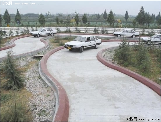 揚(yáng)中駕校訓(xùn)練場